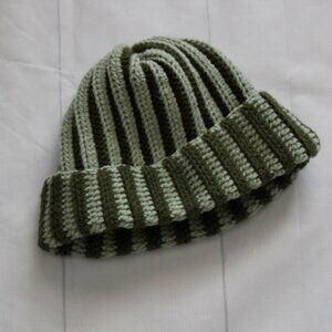 Hand-made (No Brand) Womens Crochet Beanie ( Light/Dark Green )